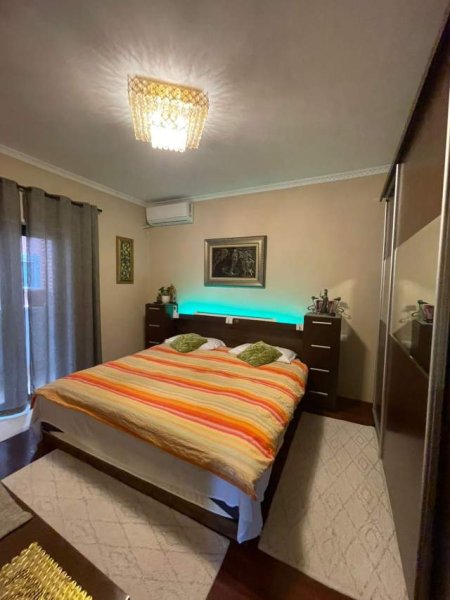 Tirane, jepet me qera apartament 3+1+BLK Kati 7, 196 m² 2.500 Euro (Rruga e Barrikadave)
