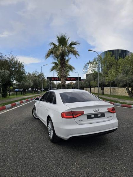 Tirane, shes makine Audi Audi a4 Viti 2013, 12.800 Euro