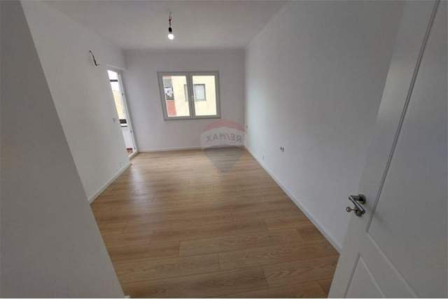 Tirane, shitet apartament 2+1+A Kati 8, 73 m² 115.000 Euro (Rruga Dibres)