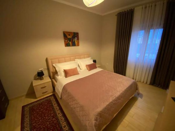 Tirane, jap me qera apartament 3+1+A+BLK Kati 5, 164 m² 1.200 Euro (rruga e barrikadave)