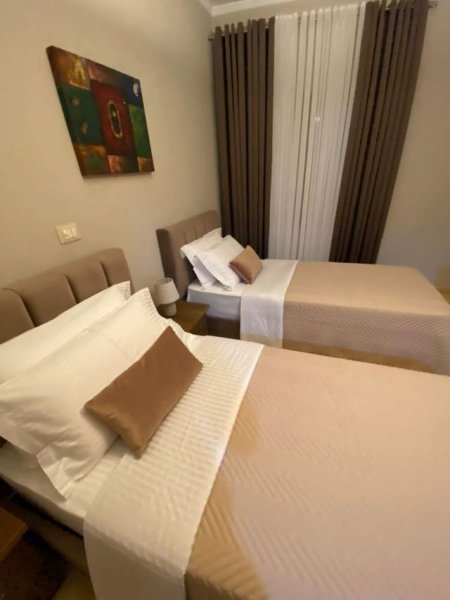 Tirane, jap me qera apartament 3+1+A+BLK Kati 5, 164 m² 1.200 Euro (rruga e barrikadave)