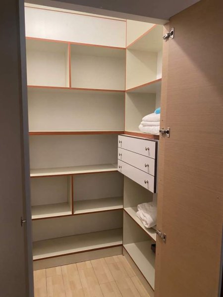 Tirane, jap me qera apartament 3+1+A+BLK Kati 5, 164 m² 1.200 Euro (rruga e barrikadave)