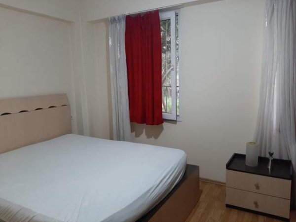 Tirane, jepet me qera apartament 1+1 Kati 1, 70 m² 350 Euro (Rruga Artan Lenja)