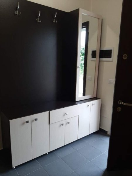 Tirane, jepet me qera apartament 1+1 Kati 1, 70 m² 350 Euro (Rruga Artan Lenja)