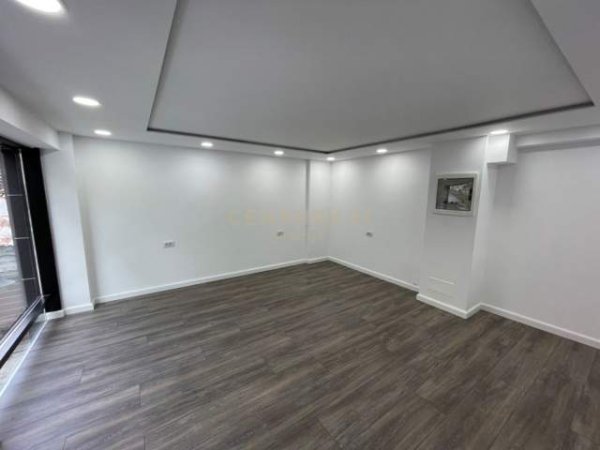 Tirane, jepet me qera ambjent biznesi Kati 0, 240 m² 3.000 Euro (Toptani center)