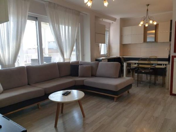 Tirane, jap me qera apartament 2+1+BLK Kati 5, 105 m² 600 Euro (Rruga Peti)