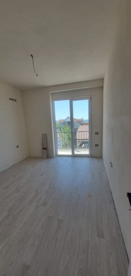Tirane, shitet apartament 2+1+Ballkon Kati 2, 104 m² (Kamez)