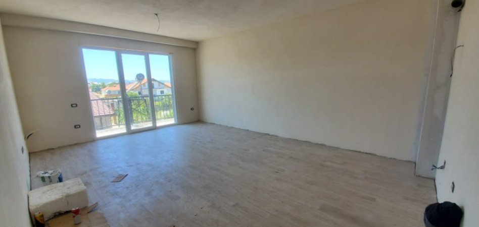 Tirane, shitet apartament 2+1+Ballkon Kati 2, 104 m² (Kamez)