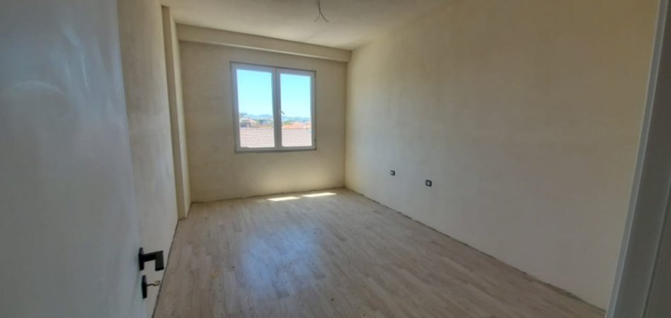 Tirane, shitet apartament 2+1+Ballkon Kati 2, 104 m² (Kamez)