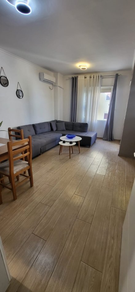 Tirane, jepet me qera apartament 2+1 Kati 3, 80 m² 600 € (Kopshti zoologjik)