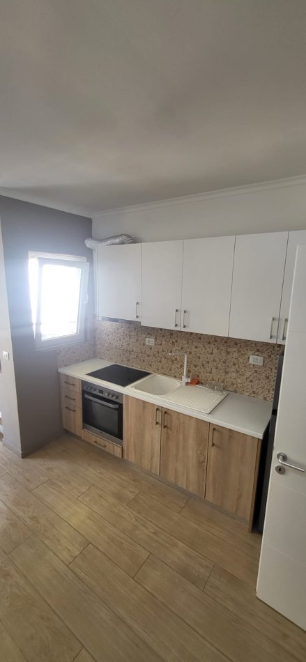 Tirane, jepet me qera apartament 2+1 Kati 3, 80 m² 600 € (Kopshti zoologjik)