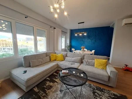 Tirane, jepet me qera apartament duplex Kati 1, 125 m² 900 € 