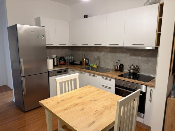 Tirane, jepet me qera apartament 2+1 Kati 3, 750 € 