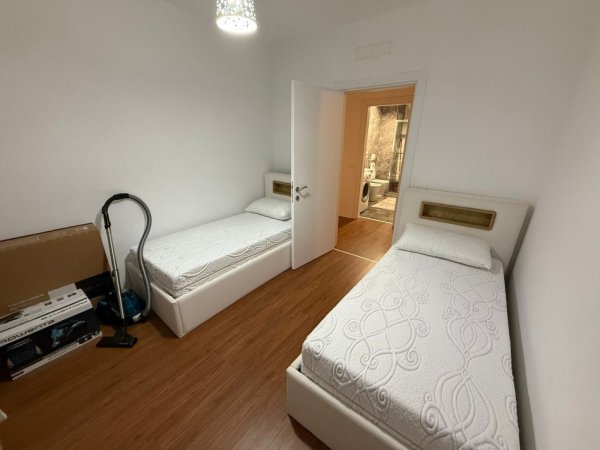 Tirane, jepet me qera apartament 2+1 Kati 3, 750 € 