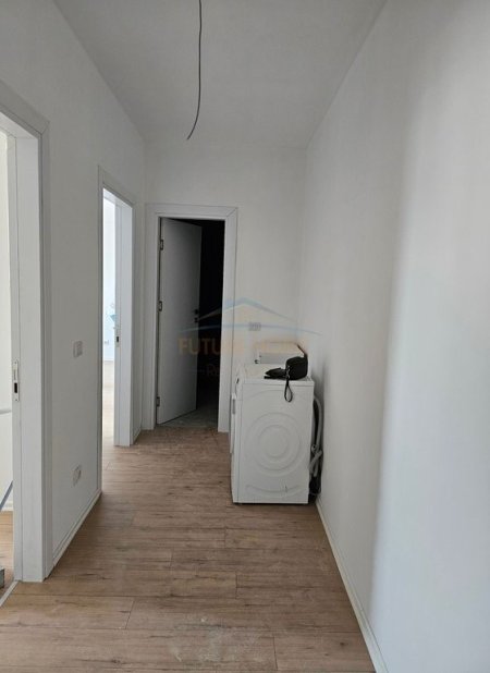 Tirane, shes apartament 1+1 Kati 10, 66 m² 120.000 € (5 Maji)