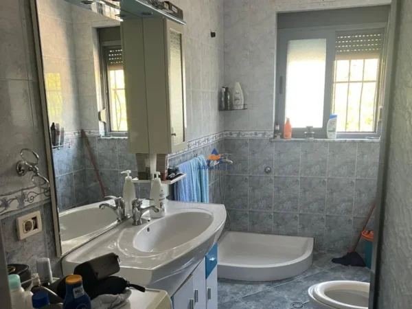 Tirane, shitet apartament 1+1+Ballkon , 54 m² 107.000 € (SHKOLLA 1 MAJ "ALI DEM")