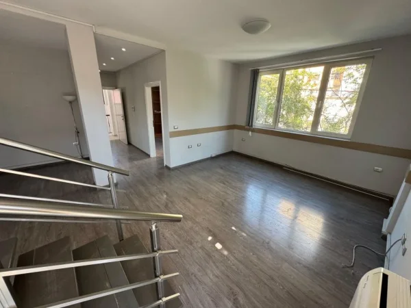 Tirane, jepet me qera zyre , 1.200 € 