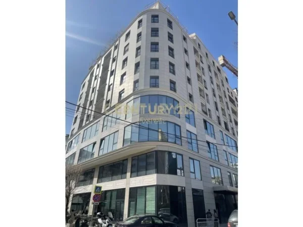 Tirane, jepet me qera apartament 1+1 Kati 8, 70 m² 1.000 € (Bulevardi Zogu i 1)