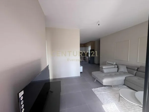 Tirane, jepet me qera apartament 3+1 Kati 7, 113 m² 1.500 € (Rruga e Kavajes)