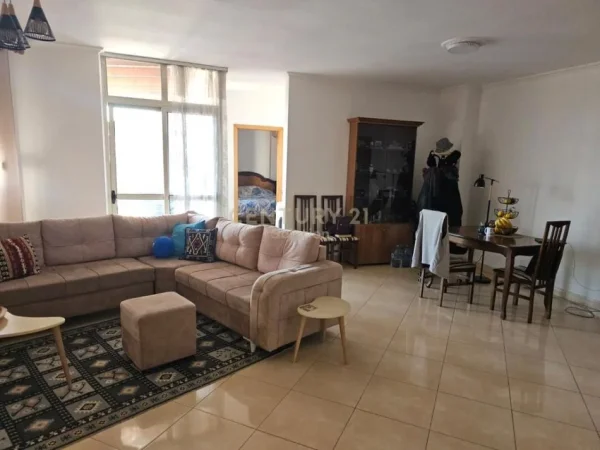 Tirane, jepet me qera apartament 2+1 Kati 9, 110 m² 650 € (NE QENDER)