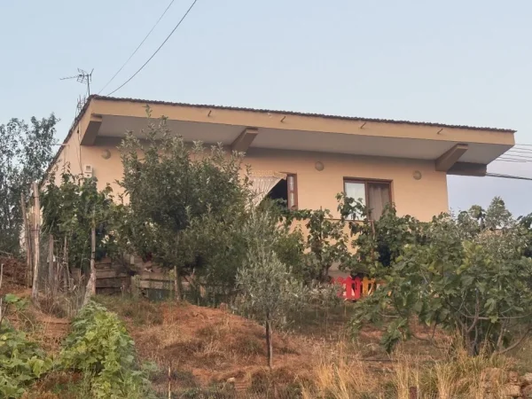 Tirane, shitet shtepi 3+1+Ballkon Kati 1, 125 m² 95.000 € 