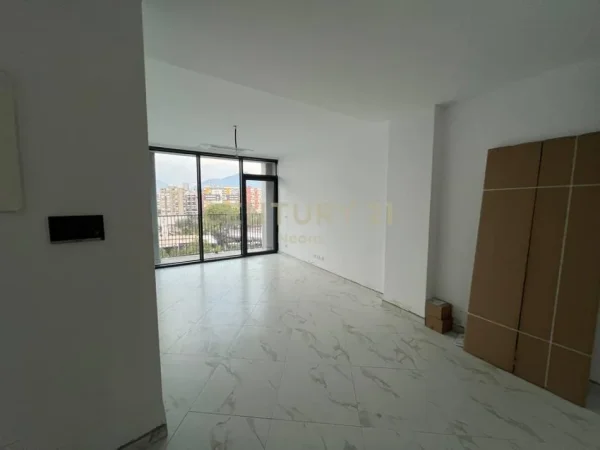 Tirane, jepet me qera zyre Kati 1, 100 m² 1.000 € (Neom120899)
