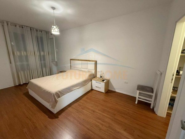 Tirane, jepet me qera apartament 2+1 Kati 2, 93 m² 750 € 