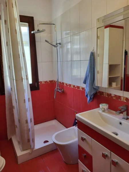 Tirane, jepet me qera apartament 2+1 Kati 4, 100 m² 600 € (Kopshti botanik)