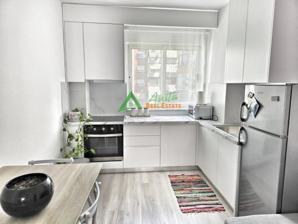 Tirane, jepet me qera apartament 1+1+Ballkon Kati 2, 65 m² 600 € 