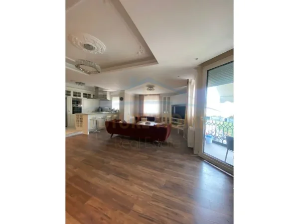 Tirane, shitet apartament duplex 2+1 Kati 5, 187 m² 561.000 € (Rruga e kavajes, afer Qendres,Tirane.)