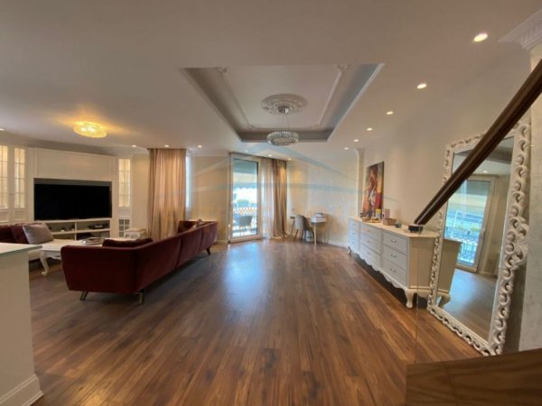 Tirane, shitet apartament duplex 2+1 Kati 5, 187 m² 561.000 € (Rruga e kavajes, afer Qendres,Tirane.)