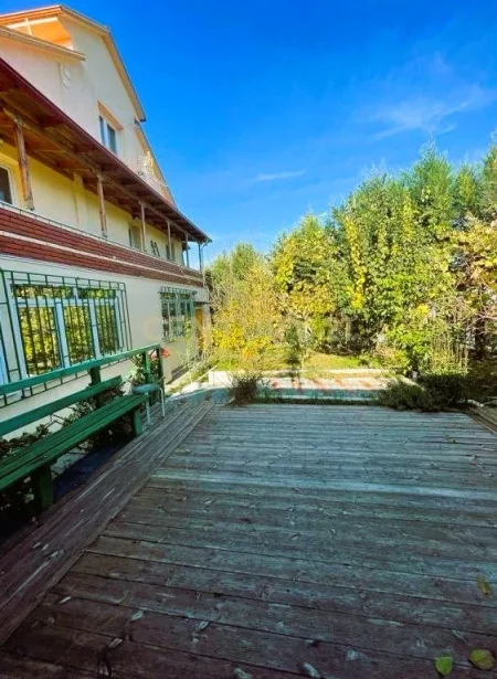 Tirane, shitet Vile 3 Katshe Kati 3, 1.000 m² 350.000 € (Peze e vogel)