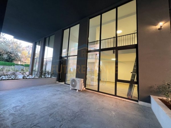 Tirane, jepet me qera apartament duplex 2+1 Kati 0, 1.000 m² 1.000 € (PAZARI I RI)