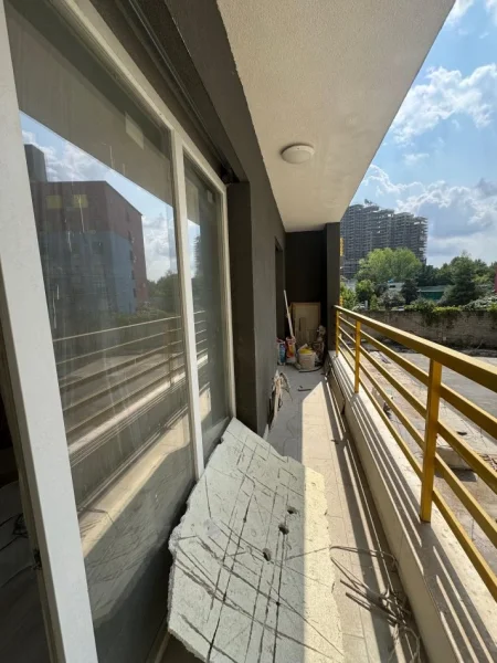 Tirane, shitet apartament 1+1+Ballkon Kati 2, 75 m² 128.000 € (E88 Laprake Gati Per Banim Investime Shtese)