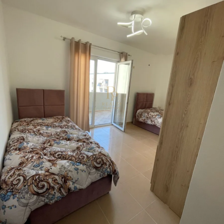 Tirane, shitet apartament 2+1+Ballkon Kati 6, 122 m² (Rr. Xhenfize Keko)