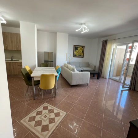 Tirane, shitet apartament 2+1+Ballkon Kati 6, 122 m² (Rr. Xhenfize Keko)