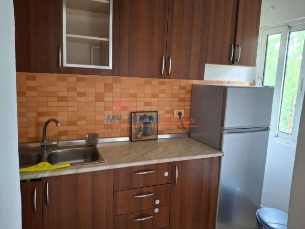 Tirane, jepet me qera apartament 1+1+Ballkon Kati 4, 60 m² 500 € (21 Dhjetori)