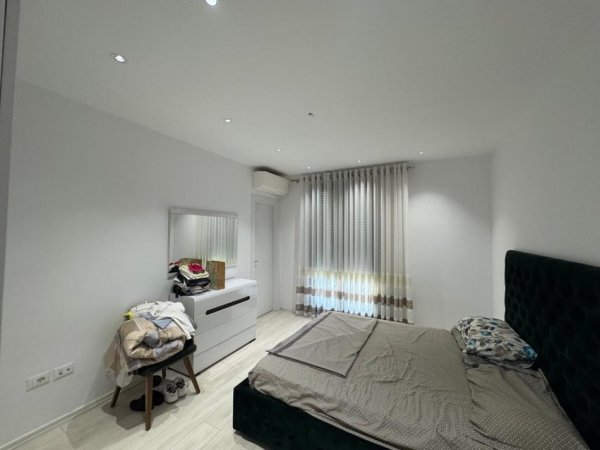 Tirane, jepet me qera apartament 2+1 Kati 4, 95 m² 700 € (prane QSUT)