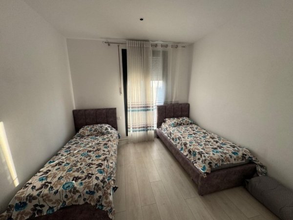 Tirane, jepet me qera apartament 2+1 Kati 4, 95 m² 700 € (prane QSUT)