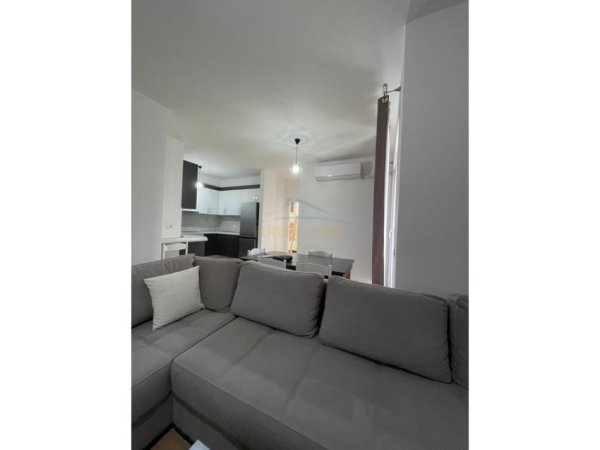 Tirane, shitet apartament 2+1 Kati 5, 125 m² 180.000 € (YZBERISHT)