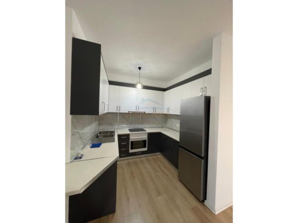 Tirane, shitet apartament 2+1 Kati 5, 125 m² 180.000 € (YZBERISHT)
