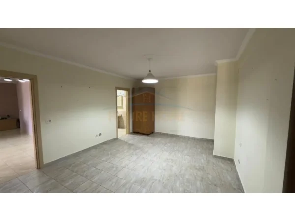 Tirane, shitet apartament 3+1 Kati 1, 130 m² 240.000 €