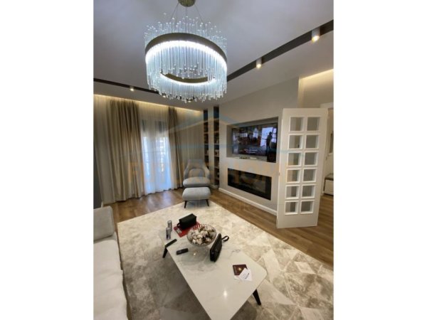 Tirane, shitet apartament 3+1+Ballkon Kati 5, 138 m² 280.000 € (Unaza e Re)