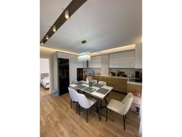 Tirane, shitet apartament 3+1+Ballkon Kati 5, 138 m² 280.000 € (Unaza e Re)