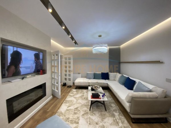 Tirane, shitet apartament 3+1+Ballkon Kati 5, 138 m² 280.000 € (Unaza e Re)