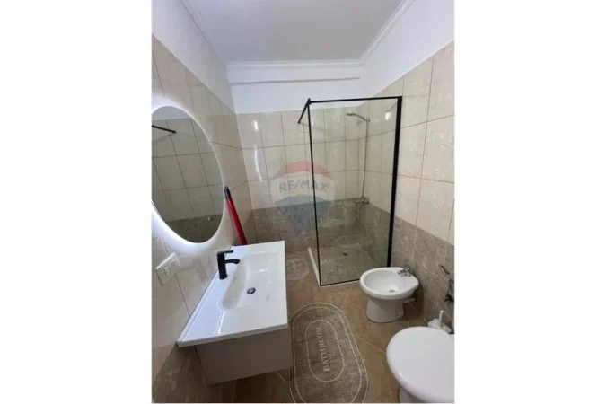 Tirane, shitet apartament 2+1+Ballkon , 92 m² 148.000 € 