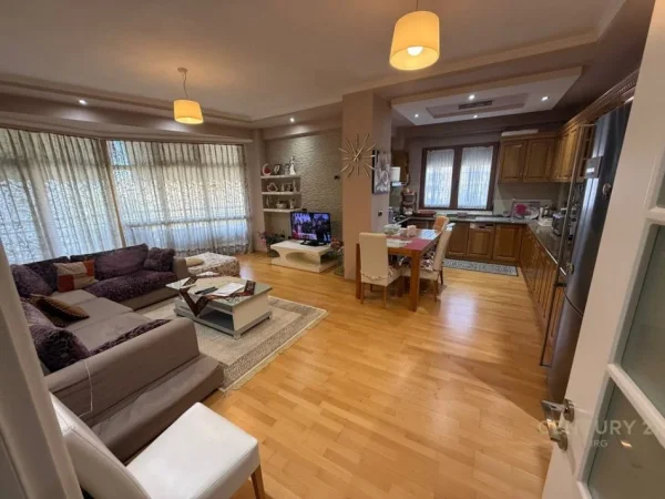 Tirane, shitet apartament 2+1 Kati 3, 124 m² 215.000 € (PRANE MATERNITETIT TE RI!)