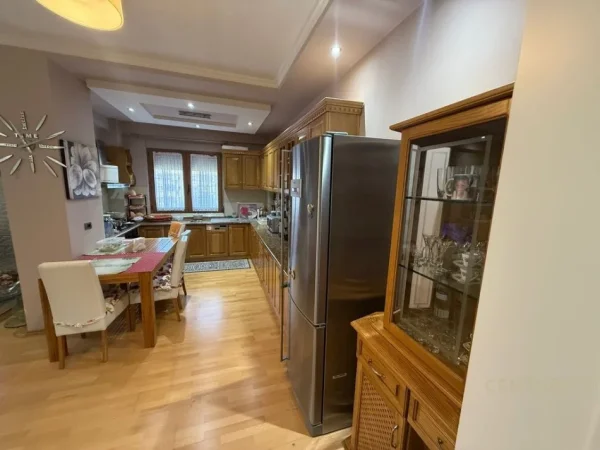 Tirane, shitet apartament 2+1 Kati 3, 124 m² 215.000 € (PRANE MATERNITETIT TE RI!)