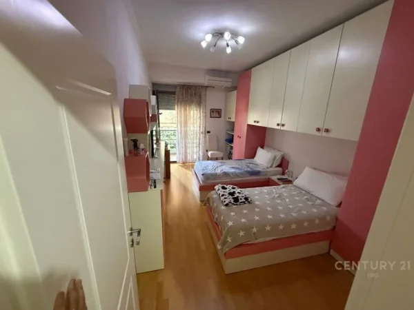 Tirane, shitet apartament 2+1 Kati 3, 124 m² 215.000 € (PRANE MATERNITETIT TE RI!)