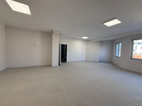 Tirane, jepet me qera zyre Kati 8, 120 m² 1.500 € (Qendra Turdiu)
